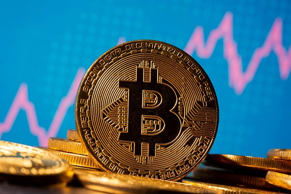 بيتكوين تخاطر بأسوأ أغسطس منذ عام ٢٠١٥ مع استعداد المحتفظين بالعملات لشهر "سبتمبر الأحمر"